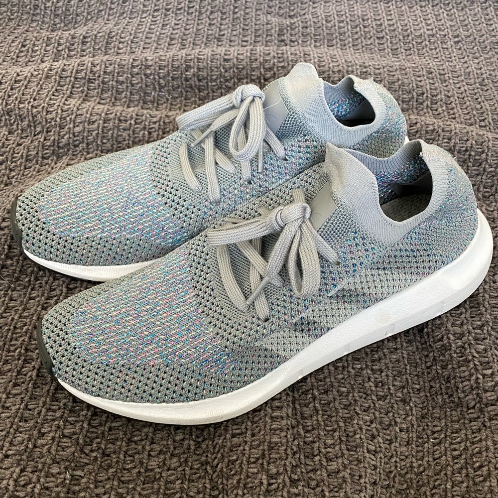 MENS Adidas Lightweight Athletic Shoes